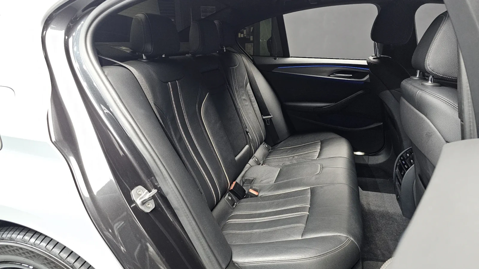 BMW 520 M SPORT + HEAD UP/360/PANO/FULL, снимка 9 - Автомобили и джипове - 55187540