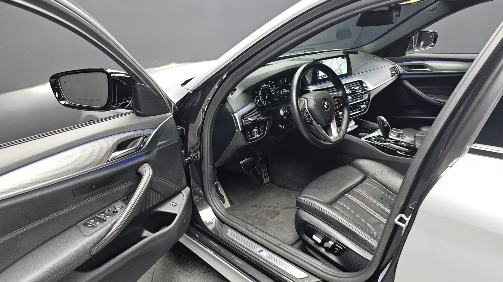BMW 520 M SPORT + HEAD UP/360/PANO/FULL, снимка 8 - Автомобили и джипове - 55187540