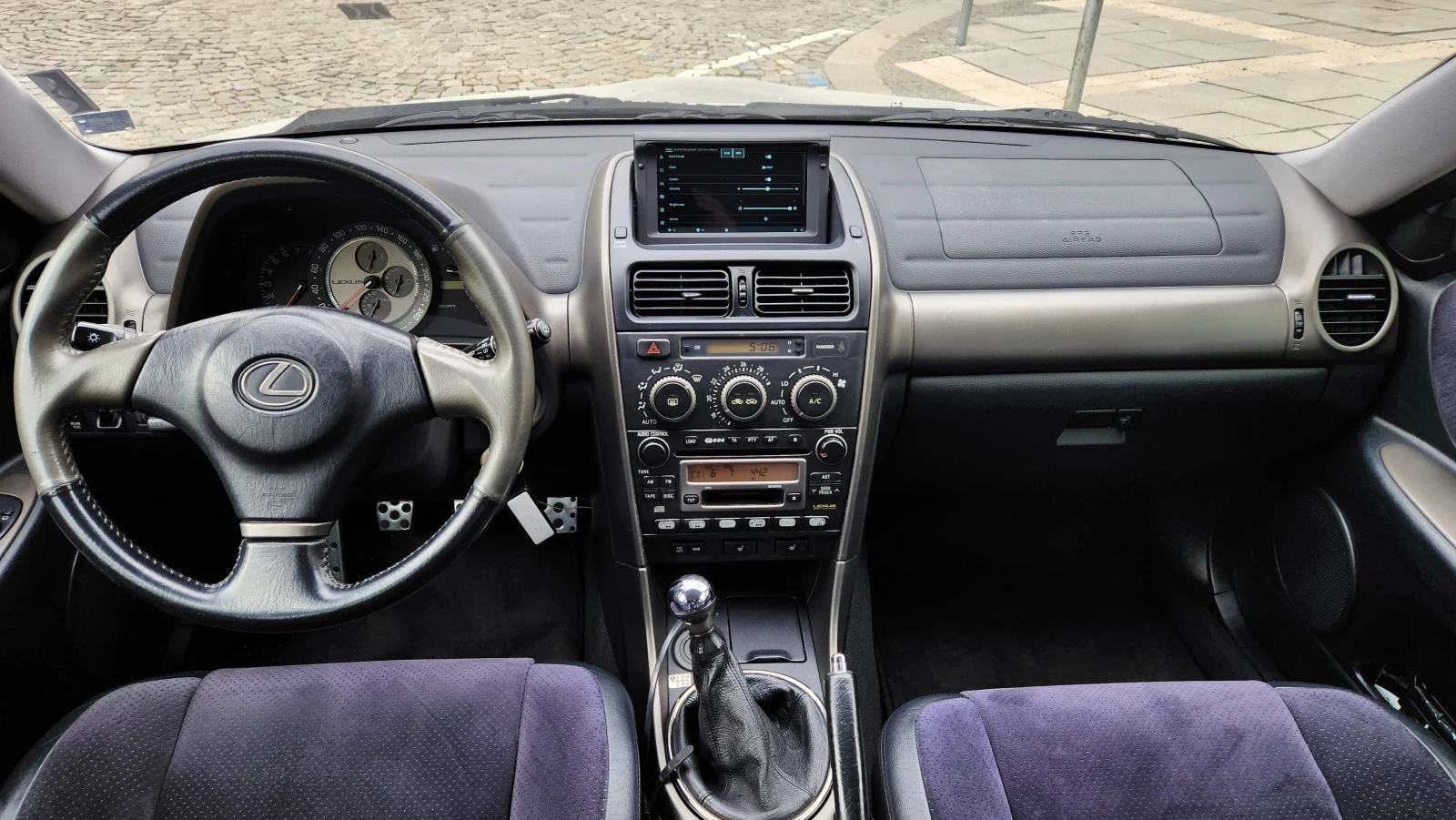 Lexus IS 200 Sport, снимка 11 - Автомобили и джипове - 55657895