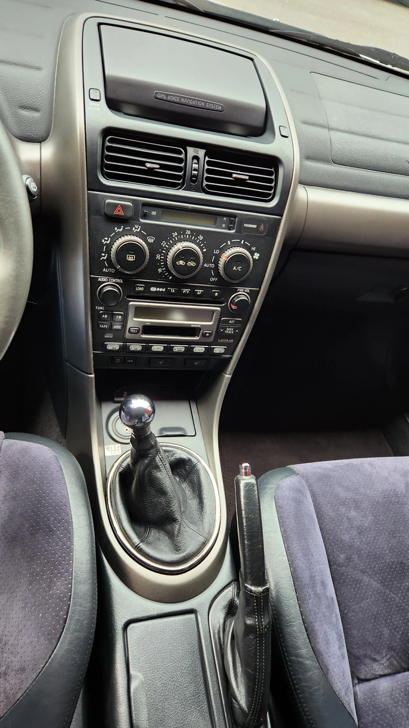 Lexus IS 200 Sport, снимка 15 - Автомобили и джипове - 55657895