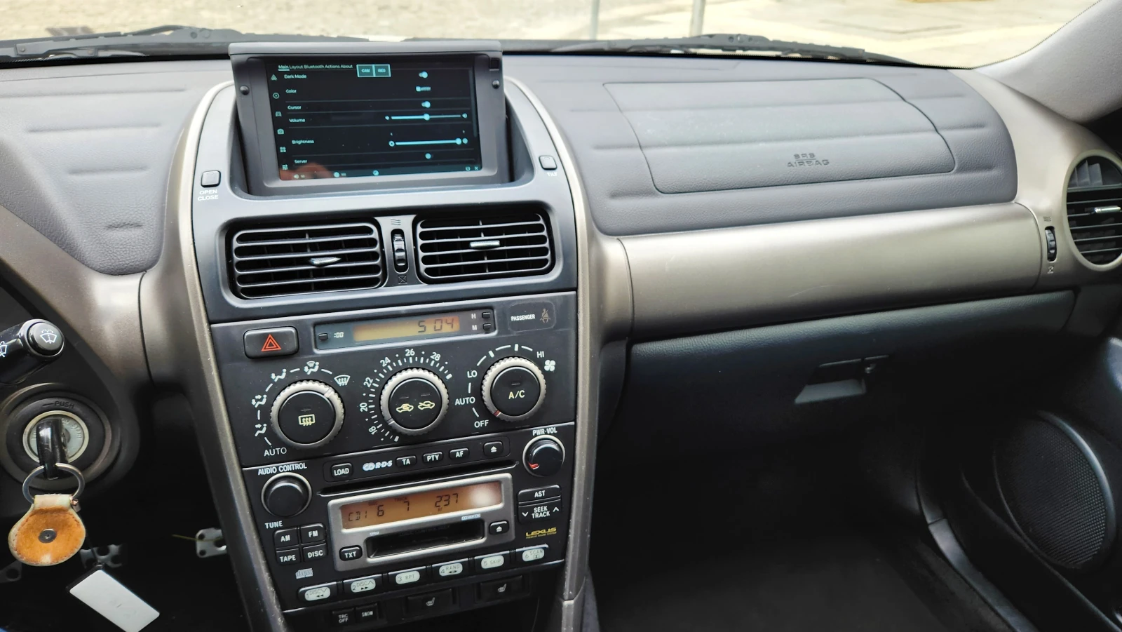 Lexus IS 200 Sport, снимка 12 - Автомобили и джипове - 55657895