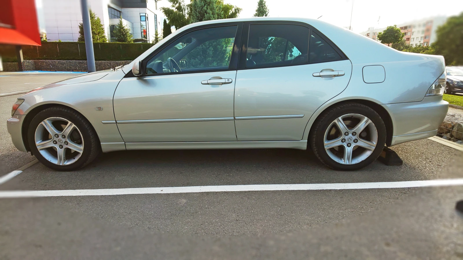 Lexus IS 200 Sport, снимка 5 - Автомобили и джипове - 55657895