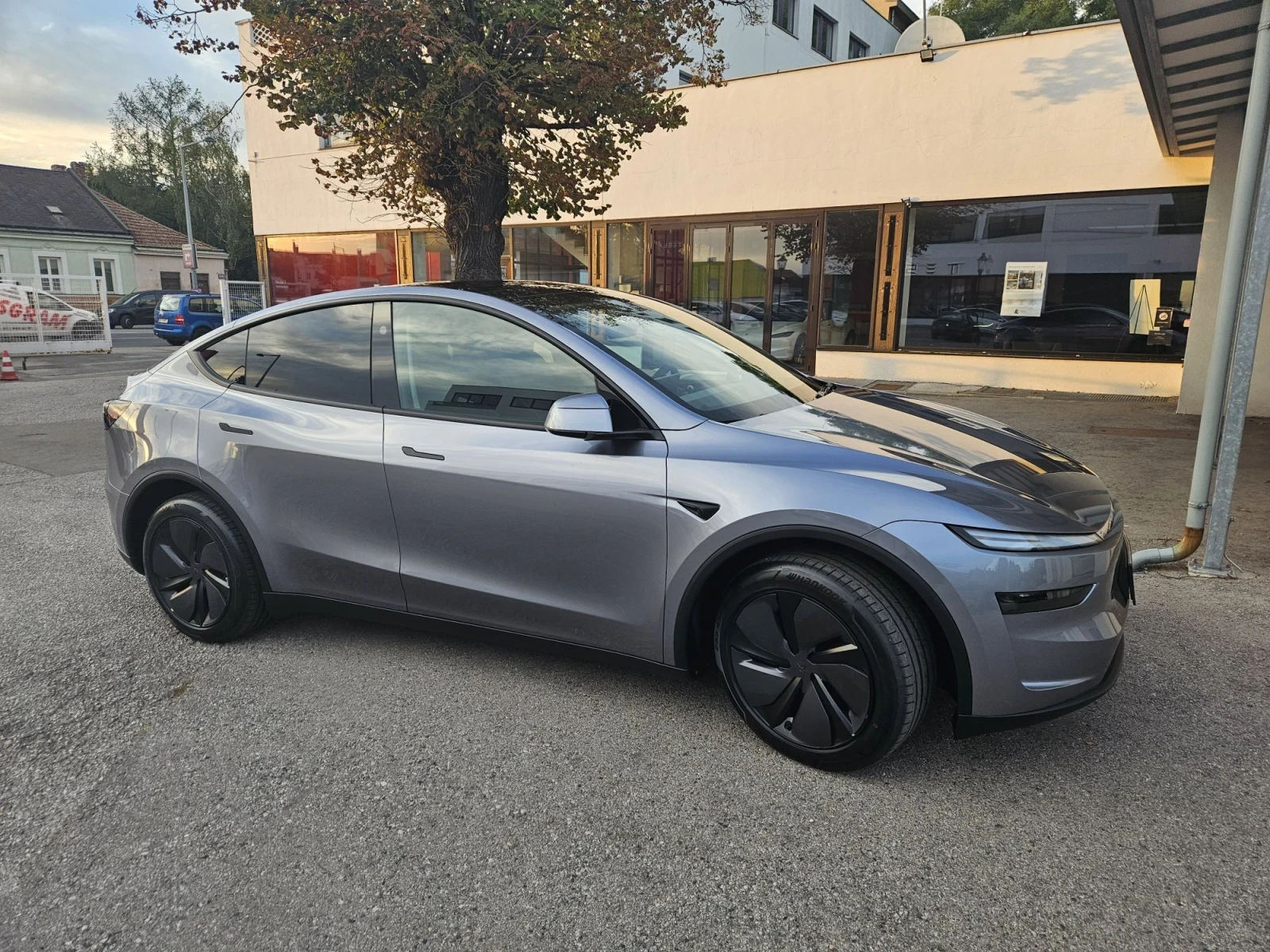 Tesla Y Juniper LR AWD Телгич, снимка 2 - Автомобили и джипове - 56004938