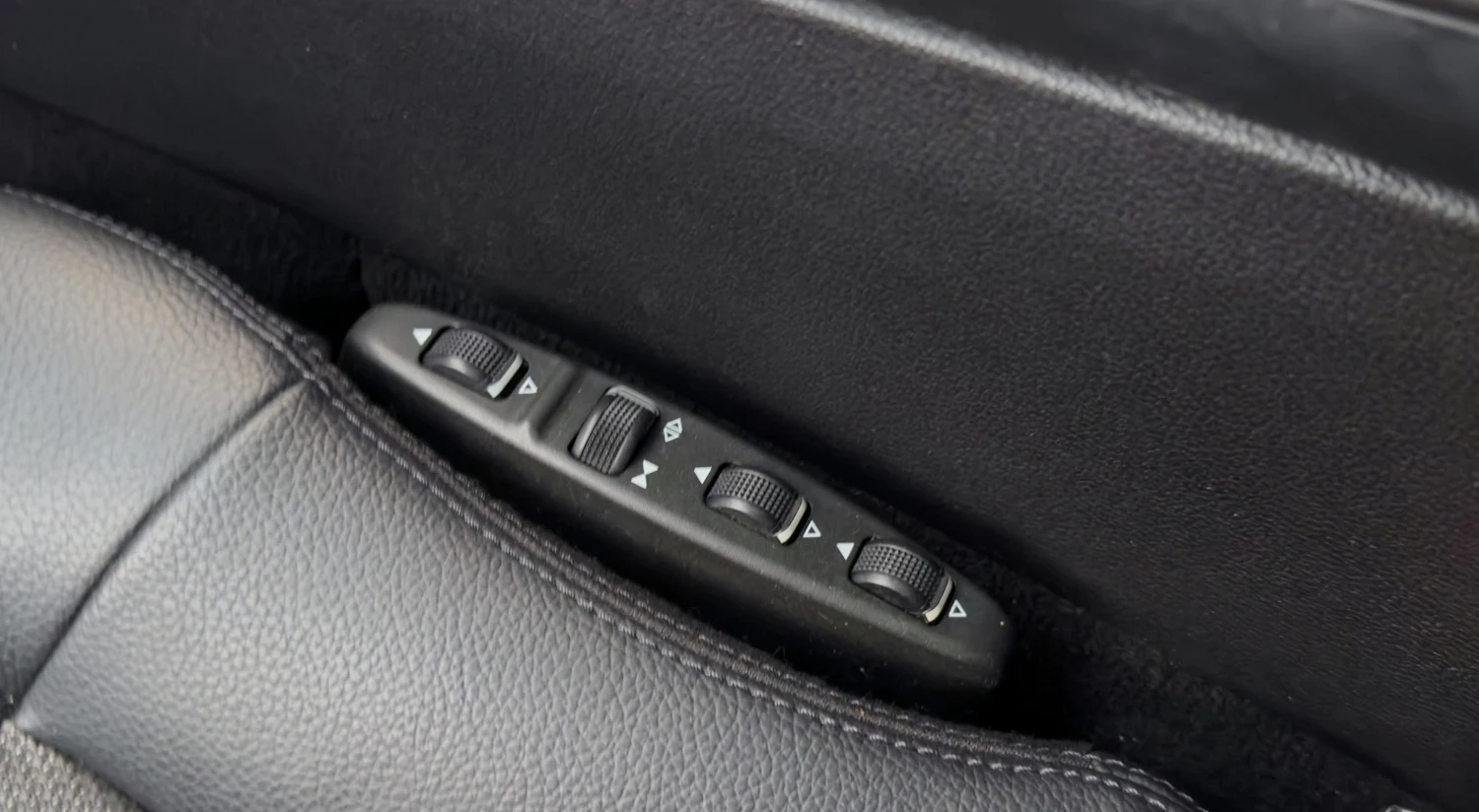 Mercedes-Benz E 220 CDi 170кс.Autom.Кожа Подгрев Navi Avantgarde, снимка 10 - Автомобили и джипове - 56231189
