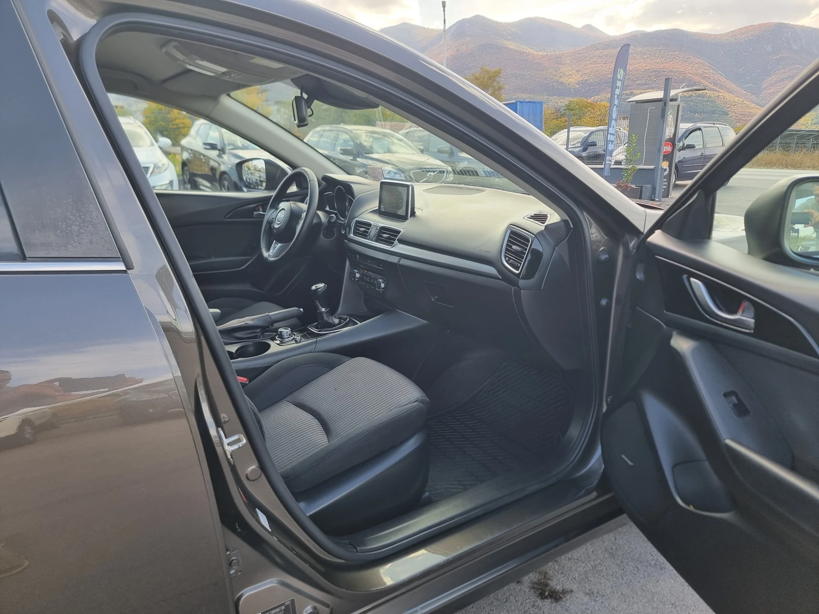 Mazda 3 2.2SKYACTIV, снимка 15 - Автомобили и джипове - 56441489