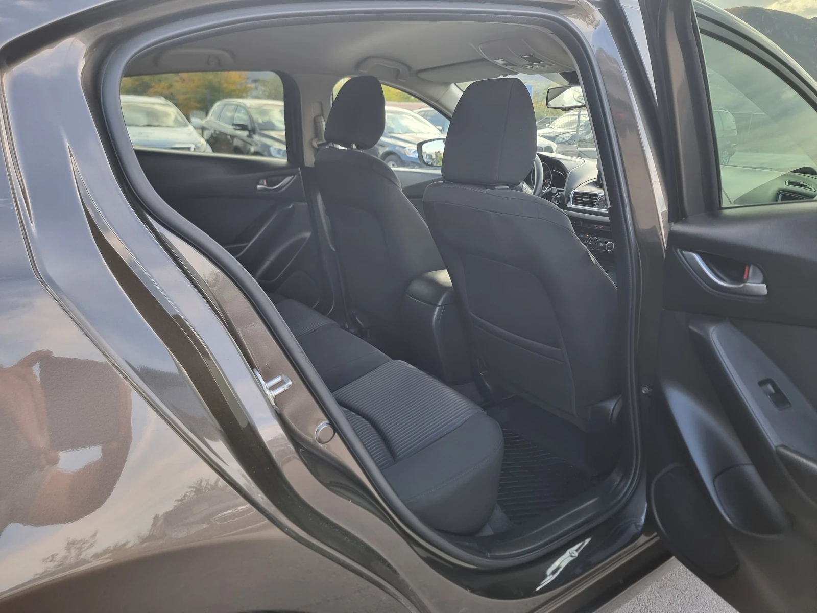 Mazda 3 2.2SKYACTIV, снимка 14 - Автомобили и джипове - 56441489