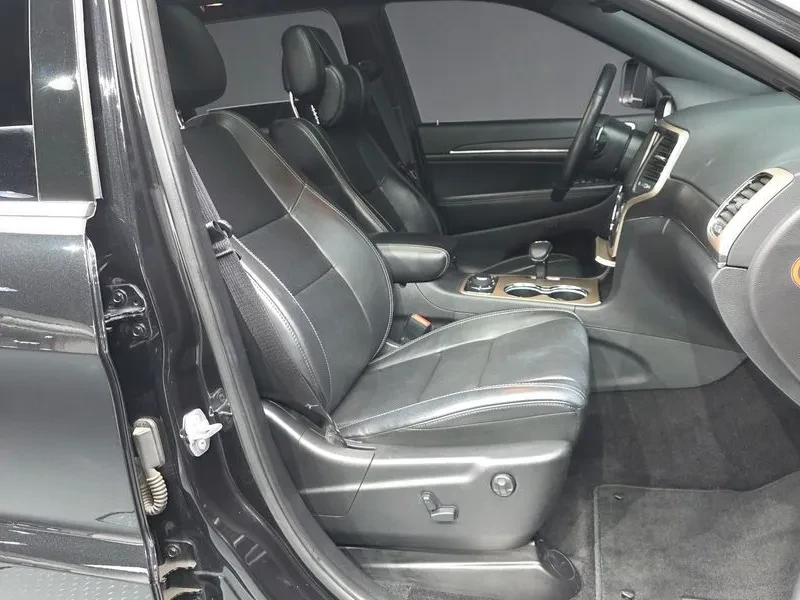 Jeep Grand cherokee 3.6 OVERLAND WK2, снимка 11 - Автомобили и джипове - 55113618