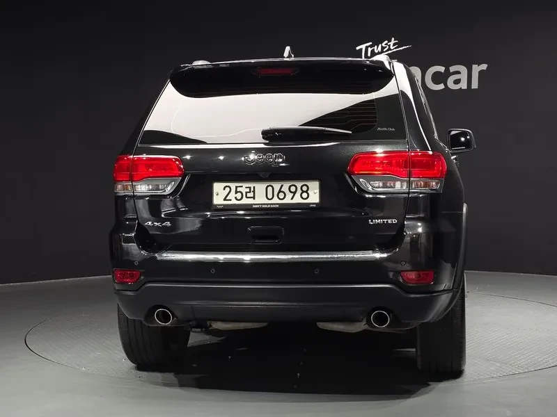 Jeep Grand cherokee 3.6 OVERLAND WK2, снимка 4 - Автомобили и джипове - 55113618