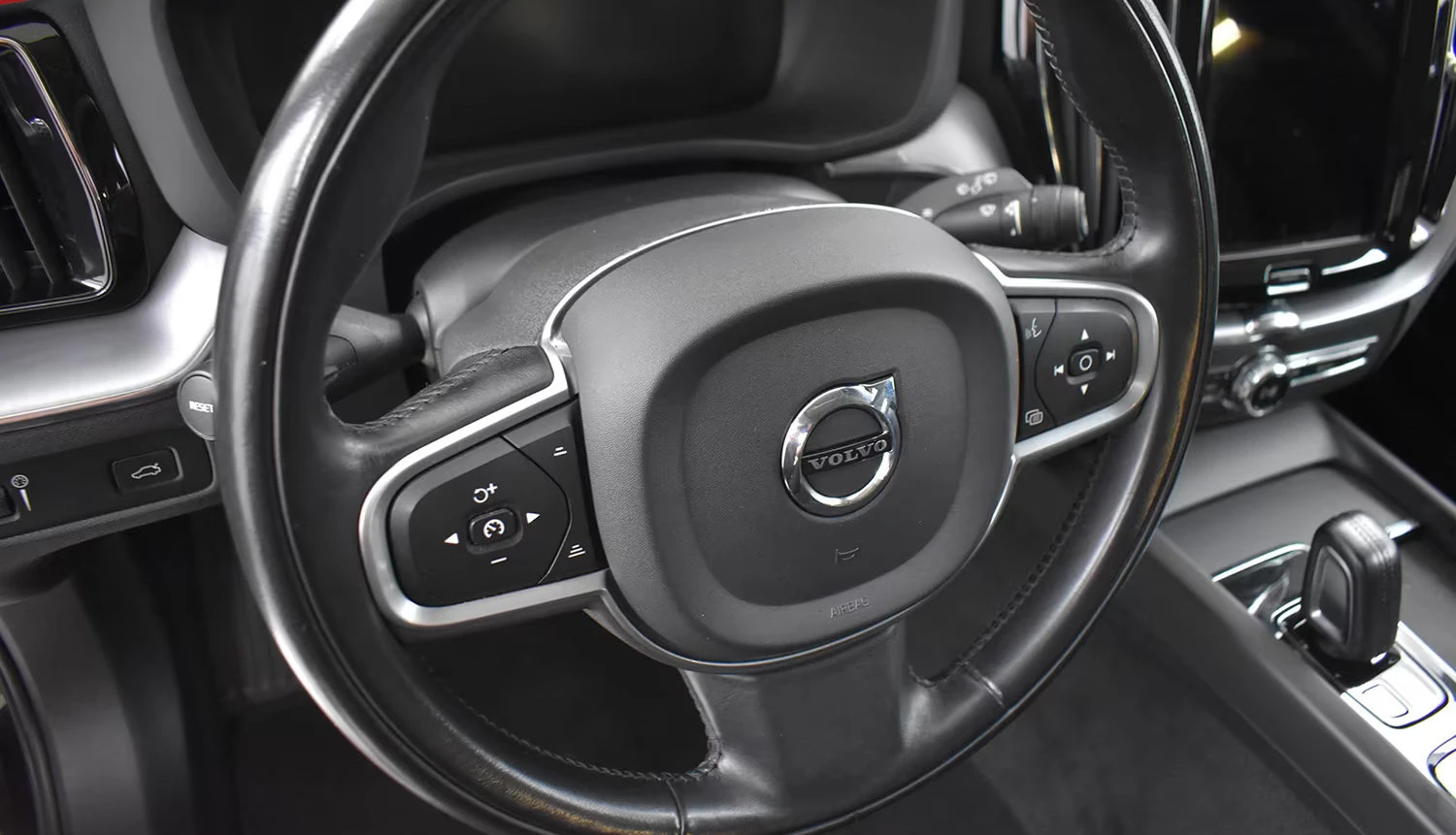 Volvo XC60 2.0B4-MOMENTUM/197HP/CAM/DIGI/AMBI/LED/ACC/159g - изображение 10