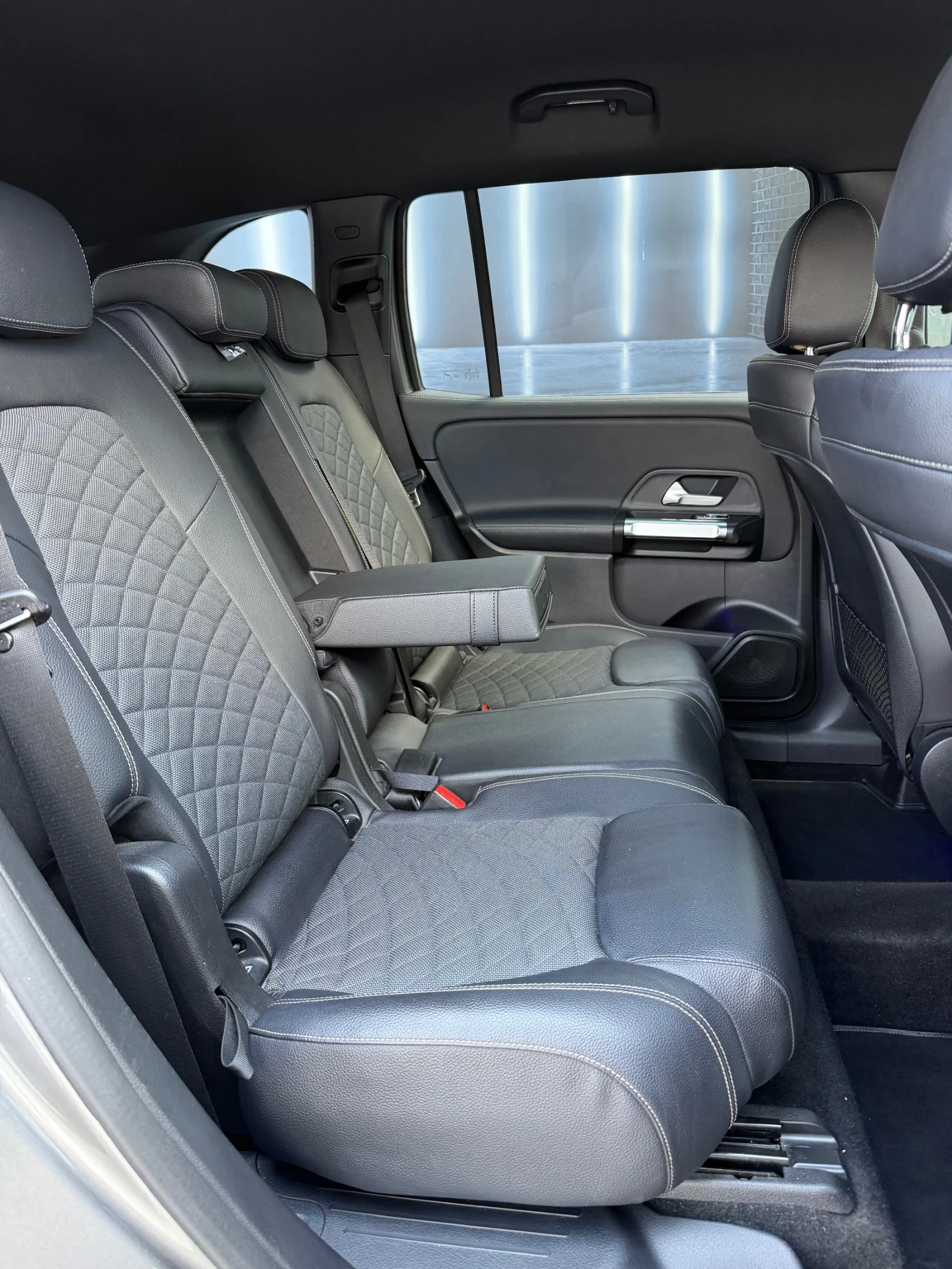Mercedes-Benz GLB 200 AMG Line, снимка 15 - Автомобили и джипове - 55843879