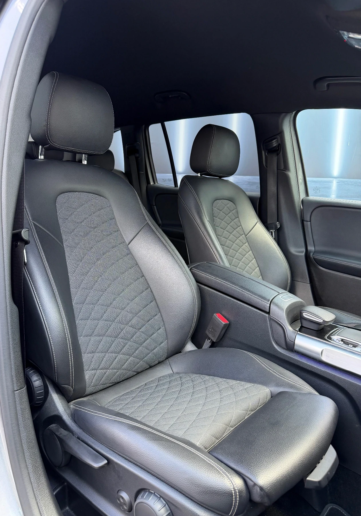 Mercedes-Benz GLB 200 AMG Line, снимка 13 - Автомобили и джипове - 55843879