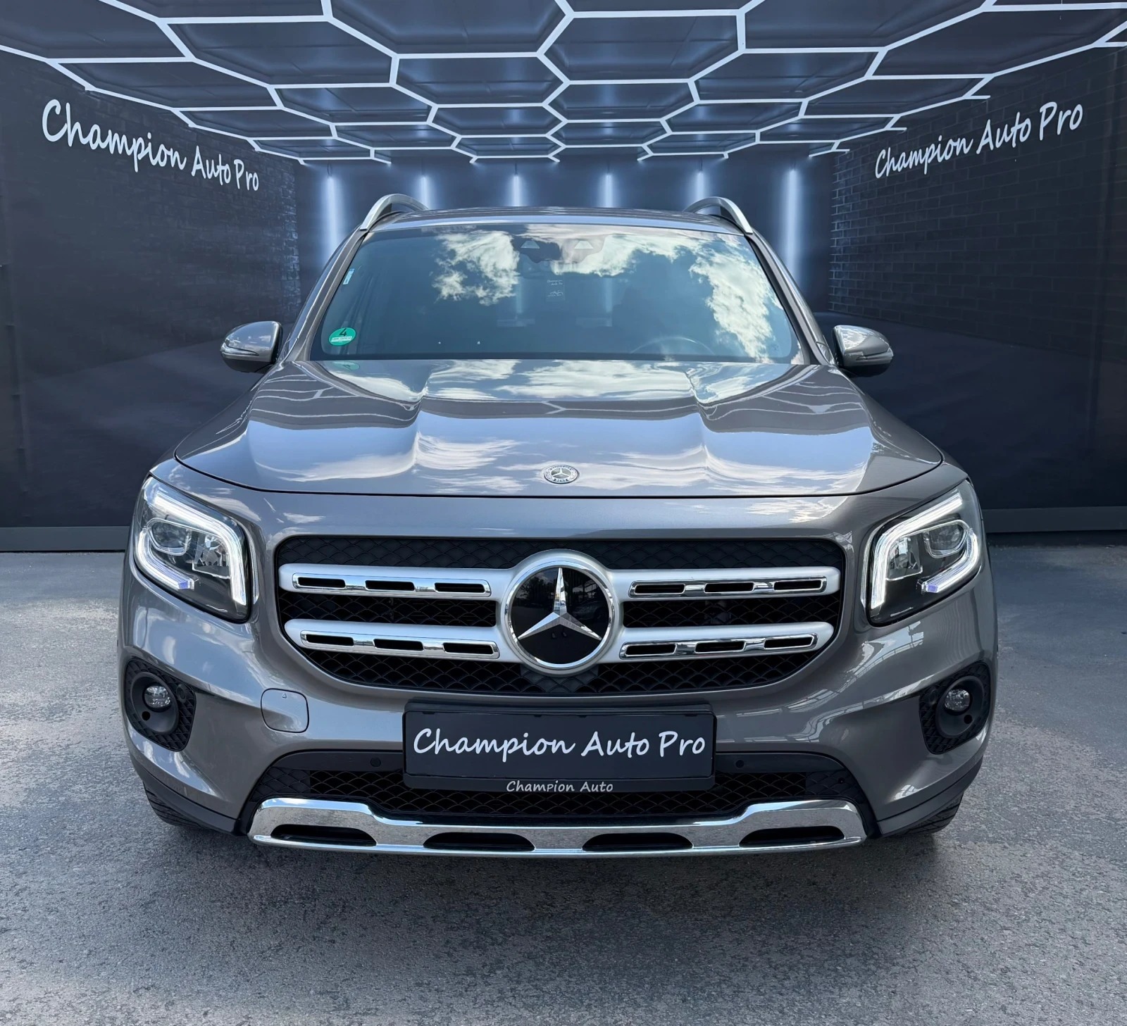 Mercedes-Benz GLB 200 AMG Line, снимка 2 - Автомобили и джипове - 55843879
