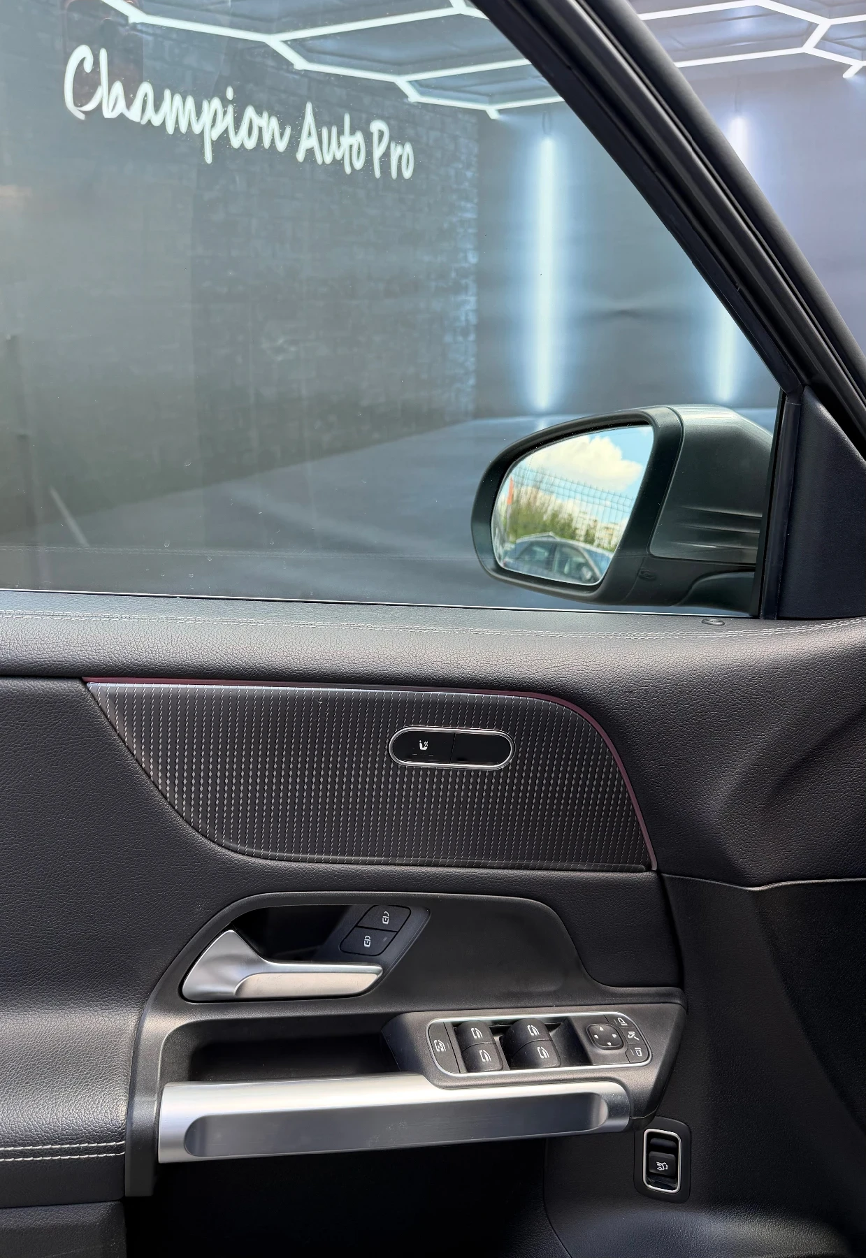 Mercedes-Benz GLB 200 AMG Line, снимка 7 - Автомобили и джипове - 55843879