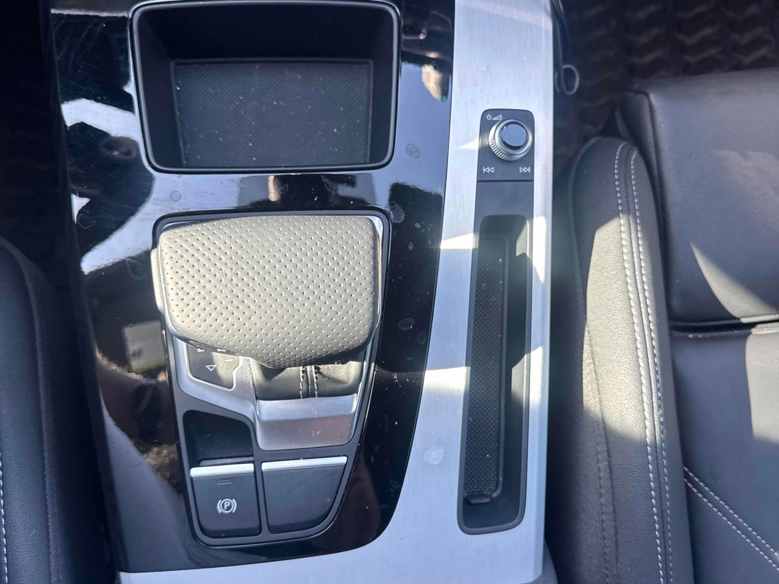 Audi Q5  Technik / 360 / Distronic / B&O / Carfax, снимка 12 - Автомобили и джипове - 56149793