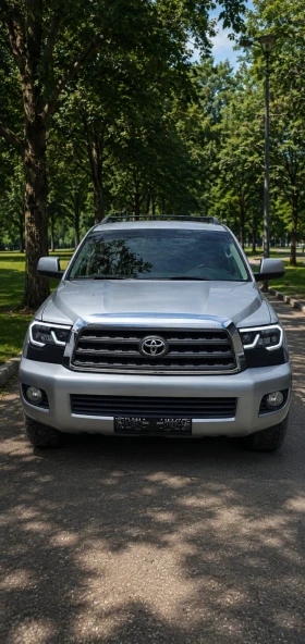 Toyota Sequoia 5.7i 8 места