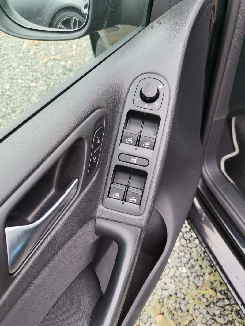 VW Golf 1.6TDI 90ks, снимка 9 - Автомобили и джипове - 52306946
