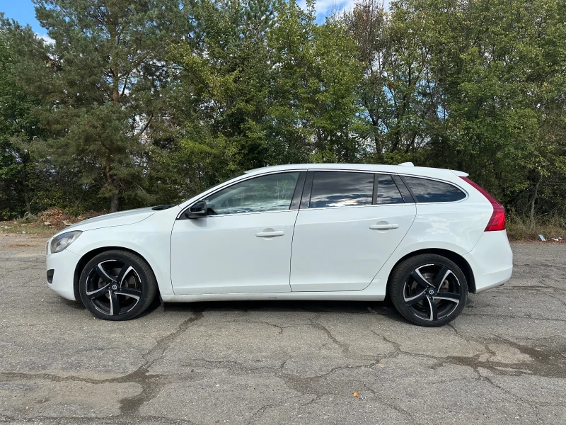 Volvo V60, снимка 8 - Автомобили и джипове - 51892197