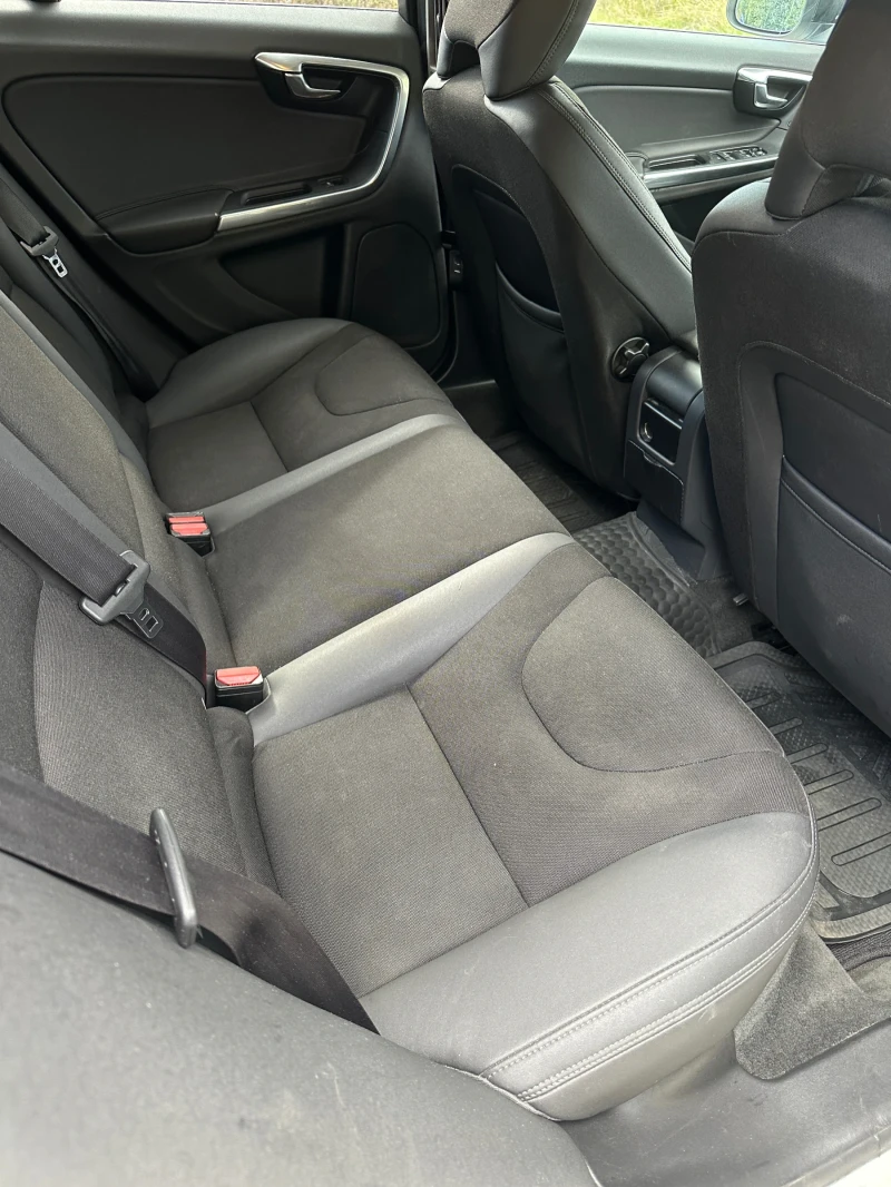 Volvo V60, снимка 9 - Автомобили и джипове - 51892197