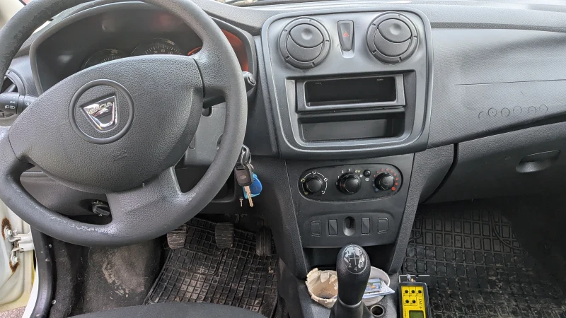 Dacia Logan, снимка 7 - Автомобили и джипове - 53261276