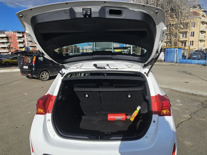 Toyota Auris, снимка 6 - Автомобили и джипове - 53262893