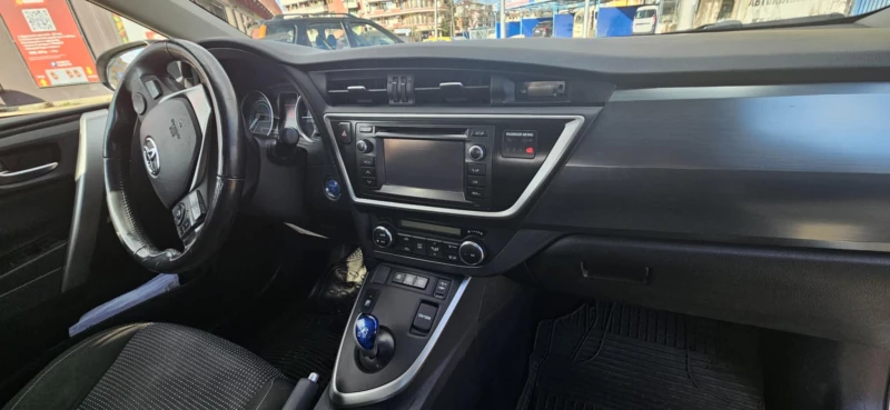 Toyota Auris, снимка 5 - Автомобили и джипове - 53262893