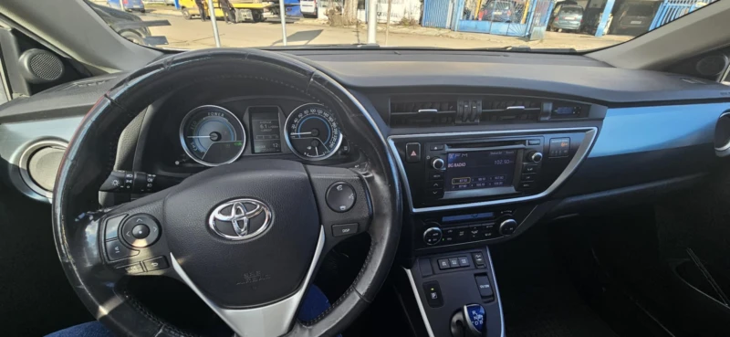 Toyota Auris, снимка 4 - Автомобили и джипове - 53262893