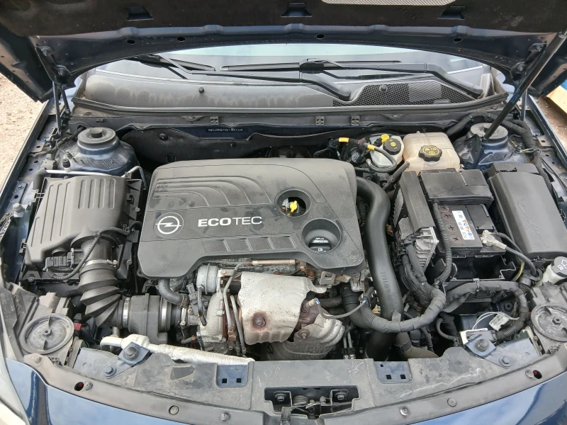 Opel Insignia 1.6 TURBO, снимка 10 - Автомобили и джипове - 53413668