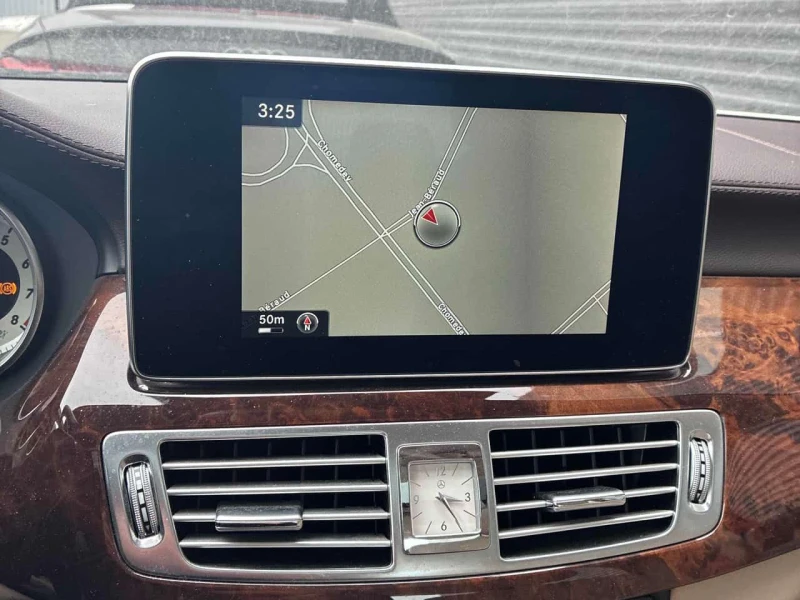 Mercedes-Benz CLS 550 CARFAX/ШИБИДАХ/360 КАМЕРИ, снимка 10 - Автомобили и джипове - 53573747