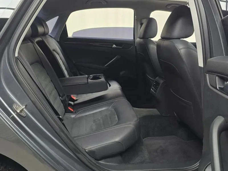 VW Passat Passat 2.0 Tdi, снимка 12 - Автомобили и джипове - 55748676
