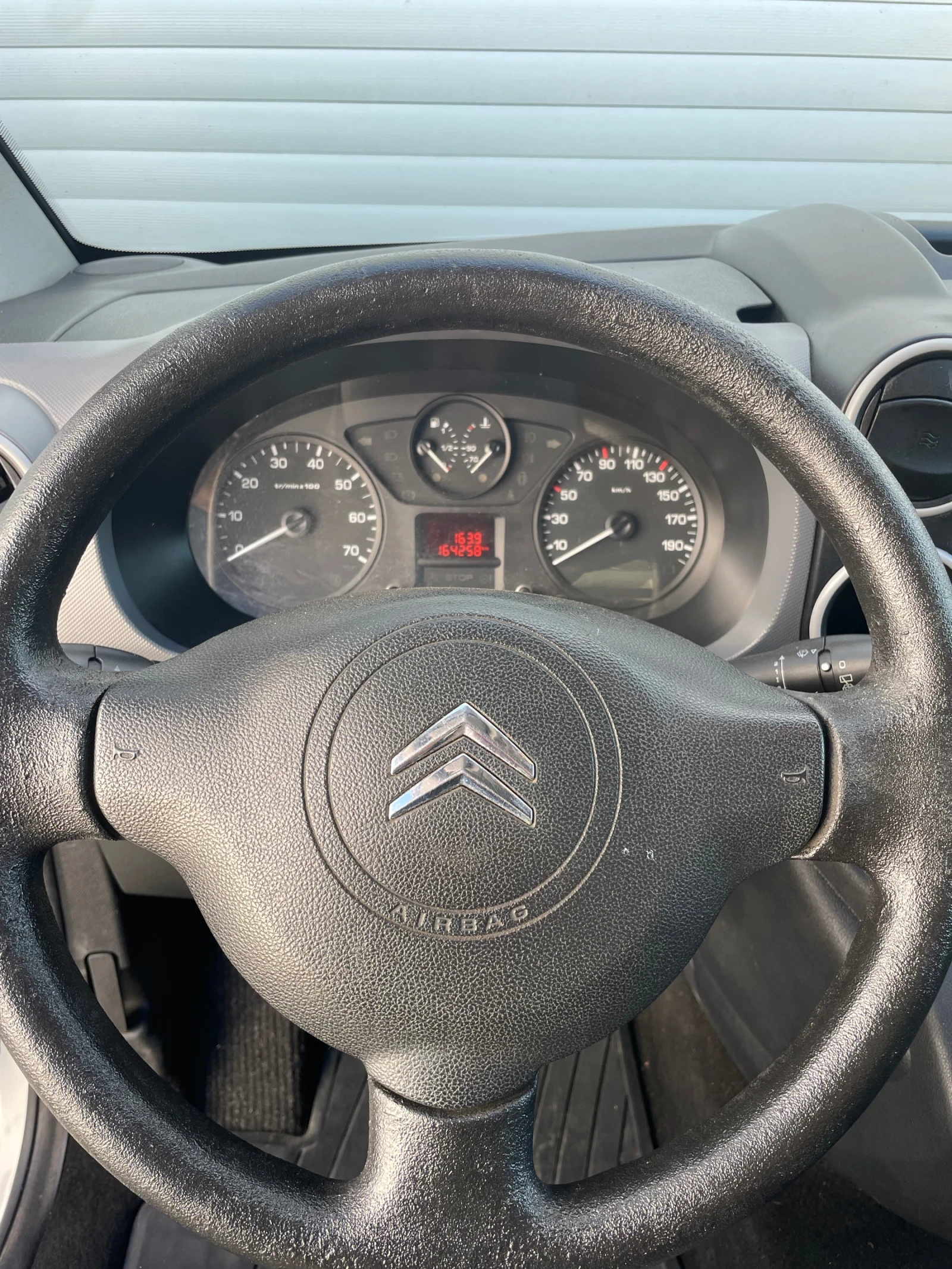 Citroen Berlingo 1.6HDI, снимка 13 - Автомобили и джипове - 47800095