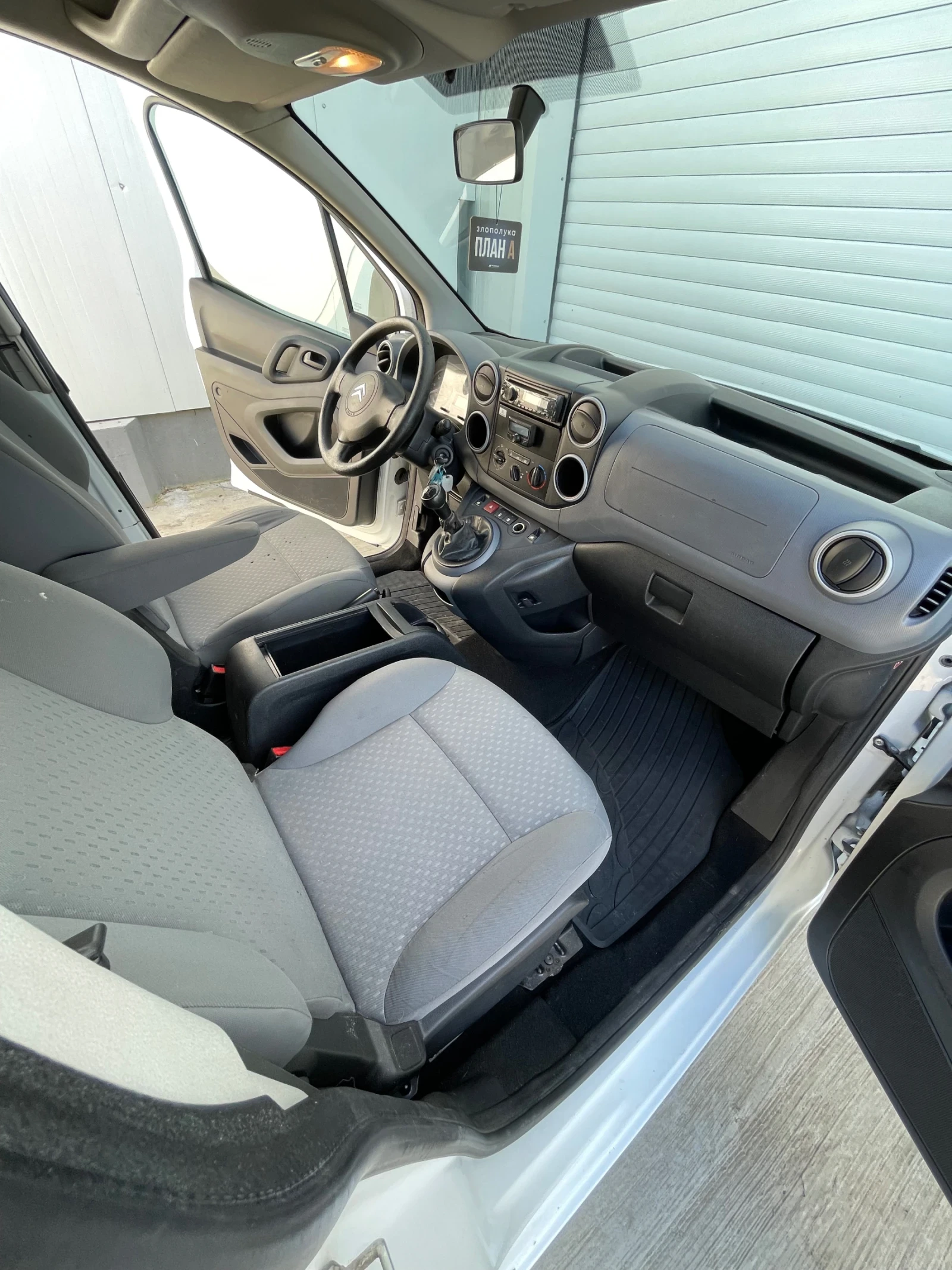 Citroen Berlingo 1.6HDI, снимка 14 - Автомобили и джипове - 47800095