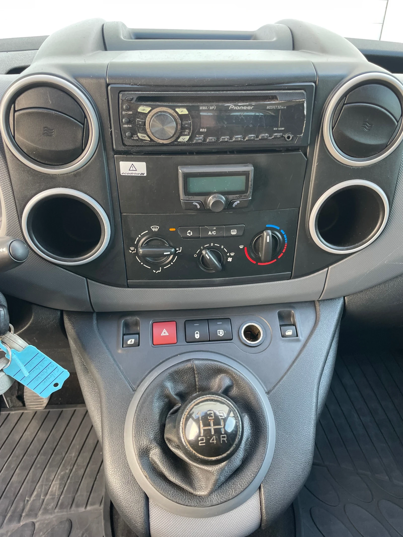 Citroen Berlingo 1.6HDI, снимка 12 - Автомобили и джипове - 47800095