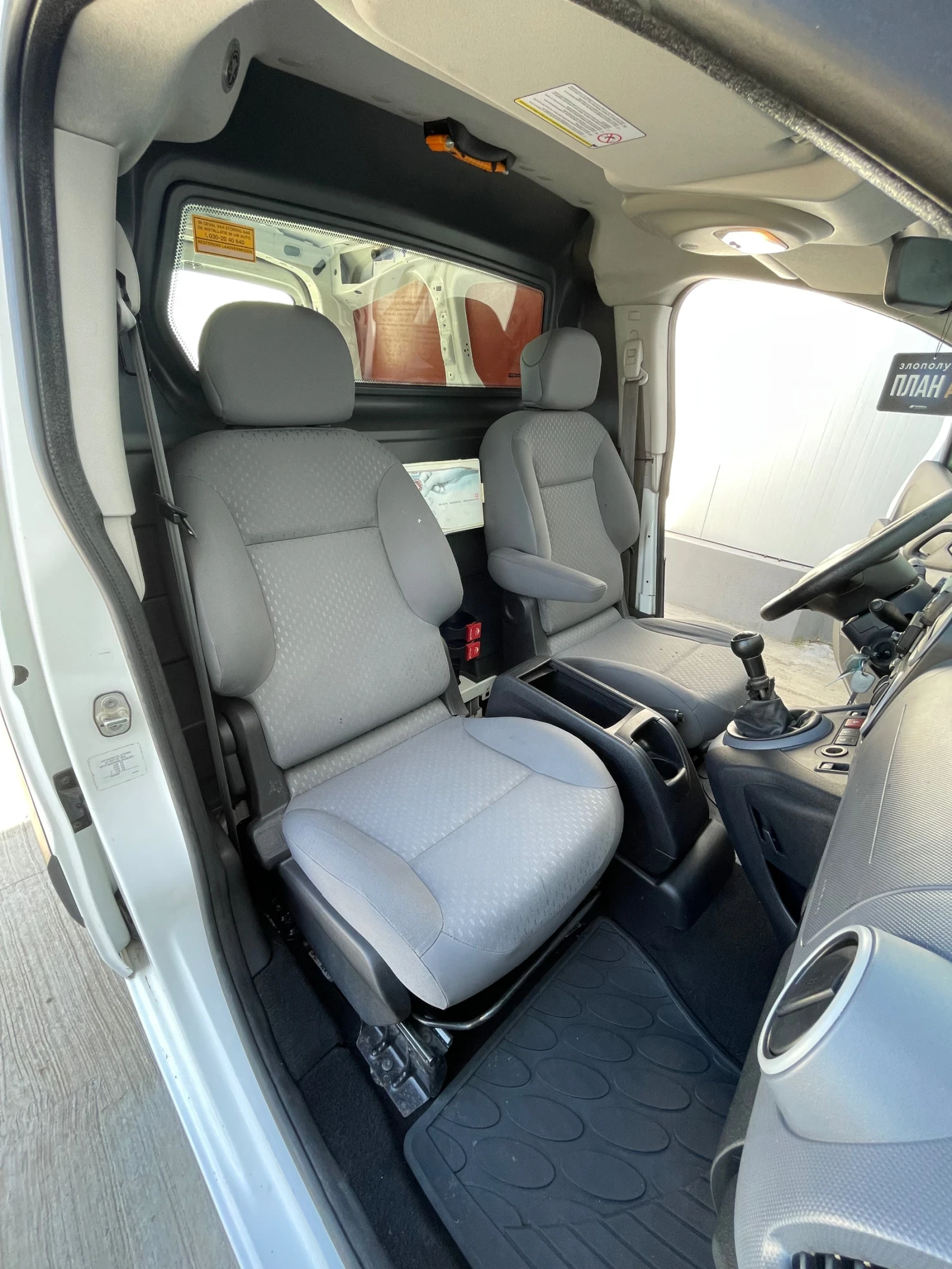 Citroen Berlingo 1.6HDI, снимка 15 - Автомобили и джипове - 47800095