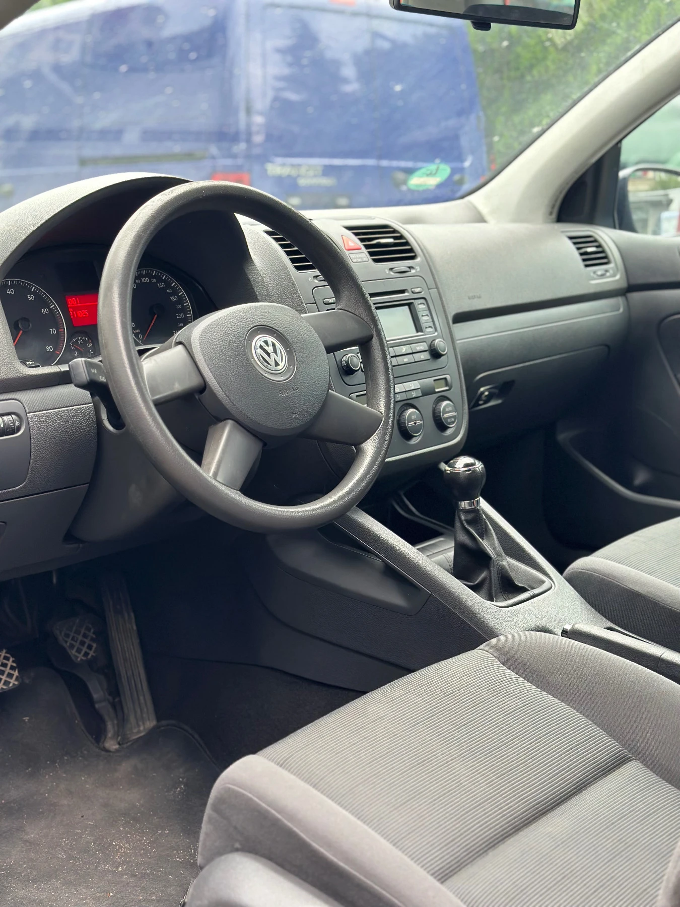 VW Golf 1, 6i 102к.с. НОВ ВНОС, КЛИМА - изображение 9