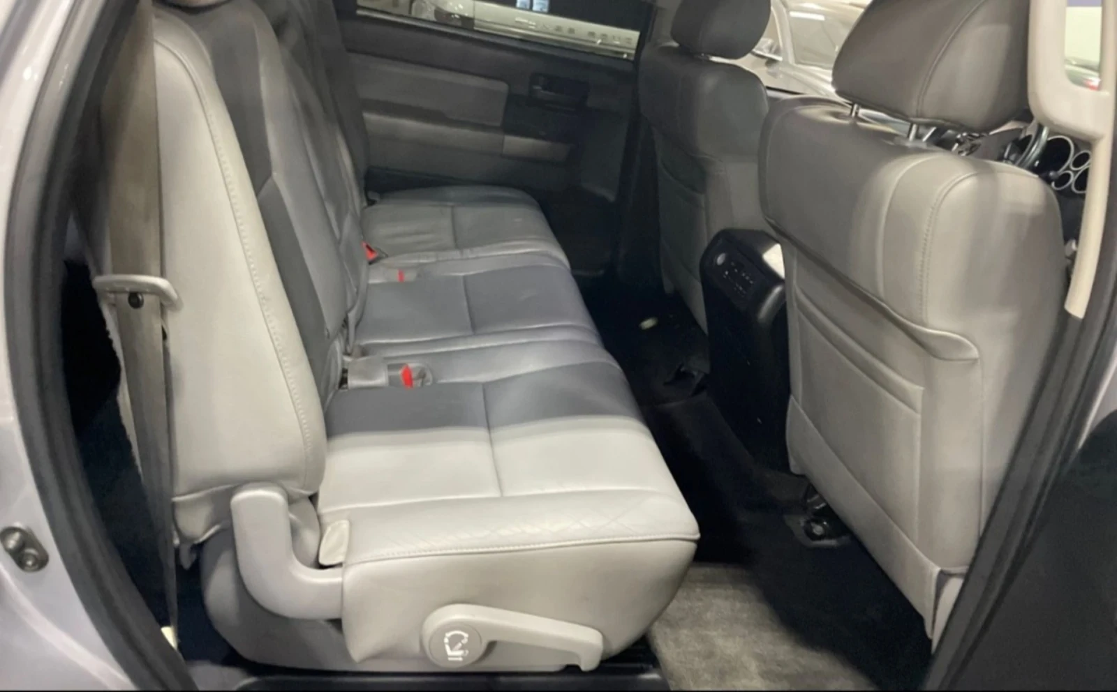 Toyota Sequoia 5.7i 8 места, снимка 9 - Автомобили и джипове - 48413546