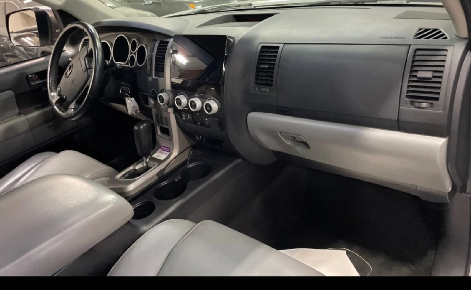 Toyota Sequoia 5.7i 8 места, снимка 7 - Автомобили и джипове - 48413546