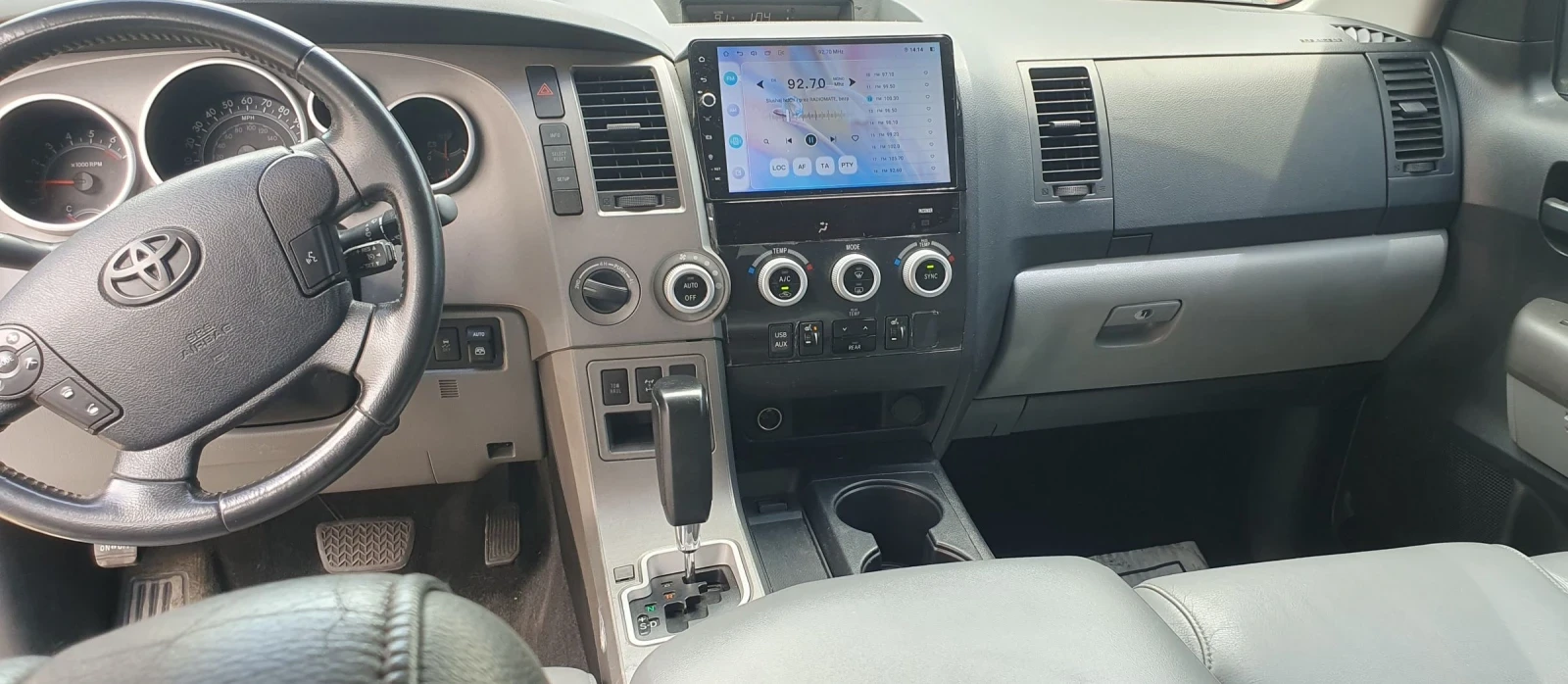 Toyota Sequoia 5.7i 8 места, снимка 3 - Автомобили и джипове - 48413546
