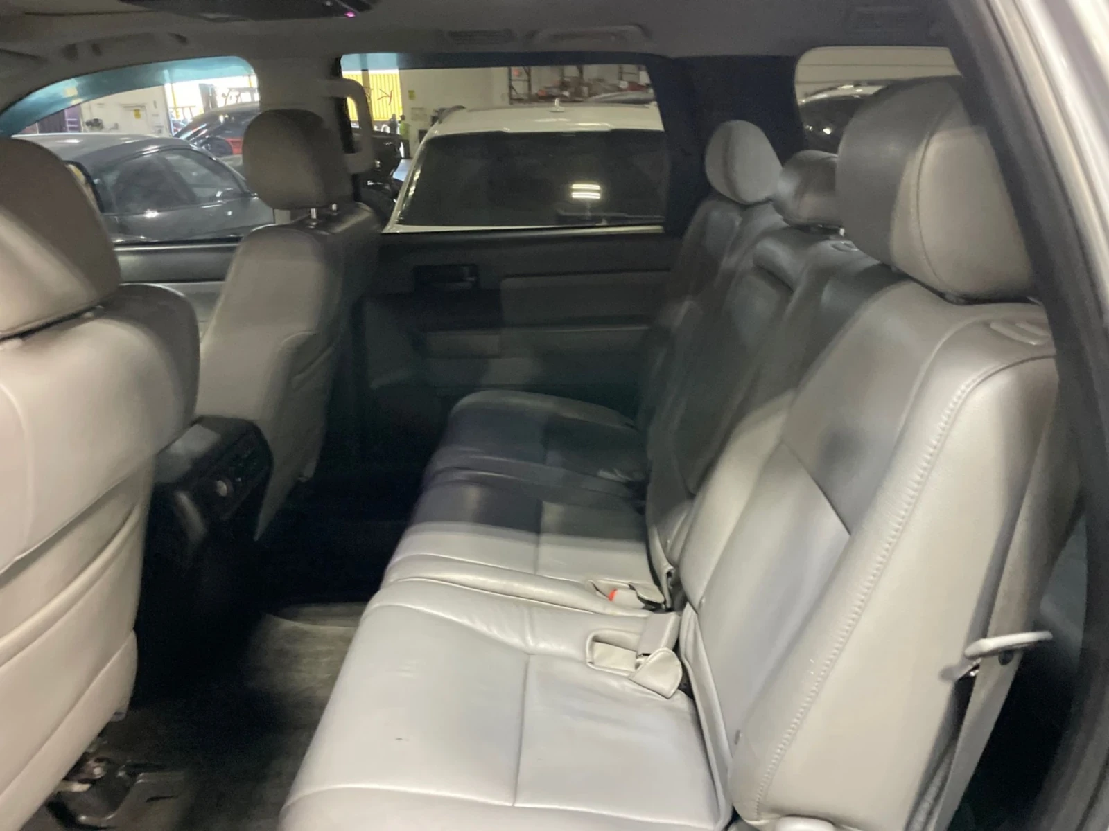 Toyota Sequoia 5.7i 8 ����� �V | Mobile.bg � ����������� 11