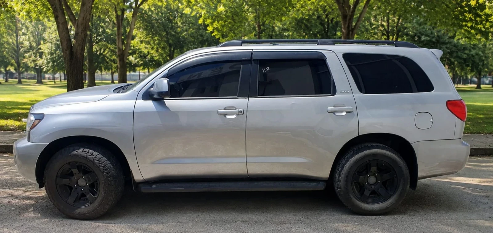 Toyota Sequoia 5.7i 8 места, снимка 2 - Автомобили и джипове - 48413546