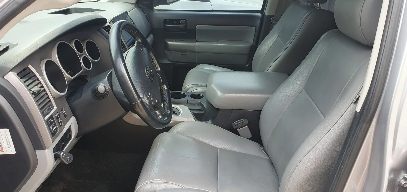 Toyota Sequoia 5.7i 8 места, снимка 6 - Автомобили и джипове - 48413546