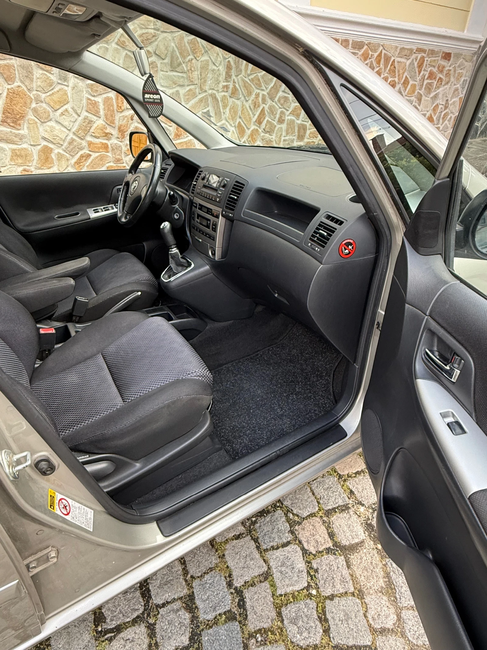Toyota Corolla verso  - изображение 8
