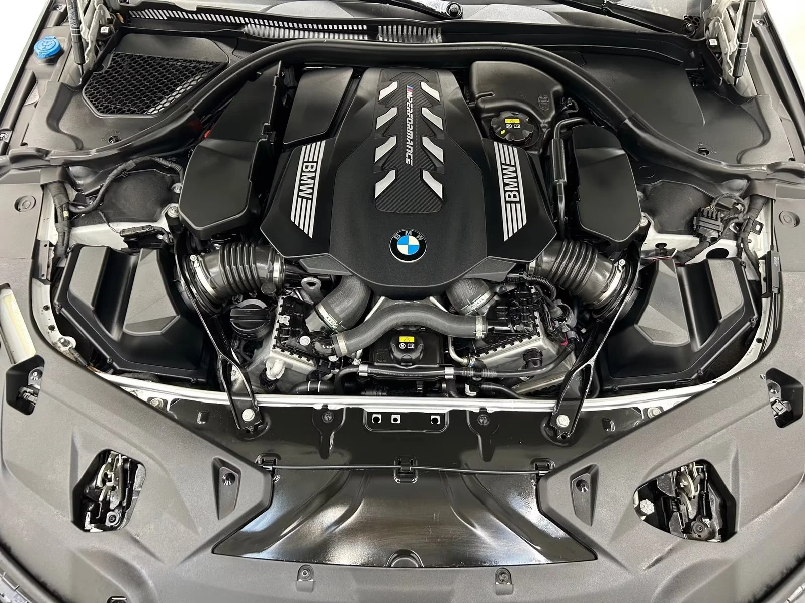 BMW 850 M/xDRIVE/530/GR-COUPE/H&K/DIGITAL/HUD/360CAM/388f - изображение 8
