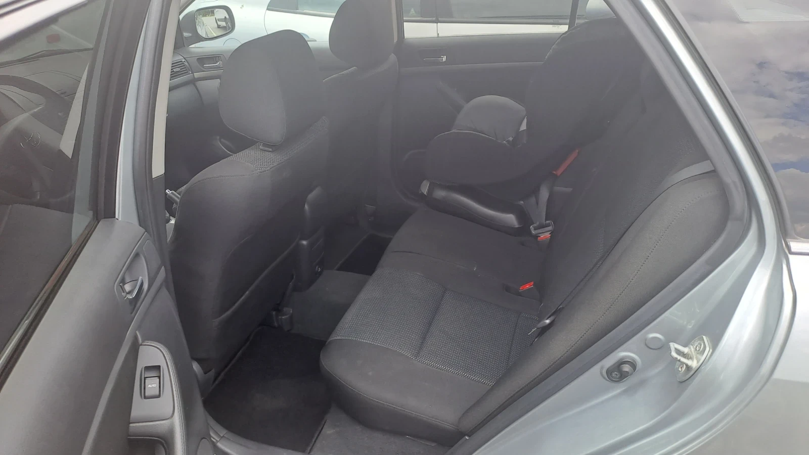 Toyota Avensis 2.2 177 к.с фейслифт - изображение 7