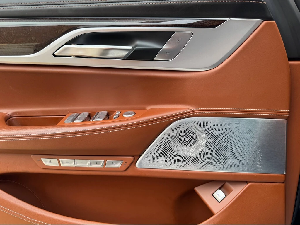 BMW 760 * Series M760Li xDrive * CARFAX *    | Mobile.bg   13