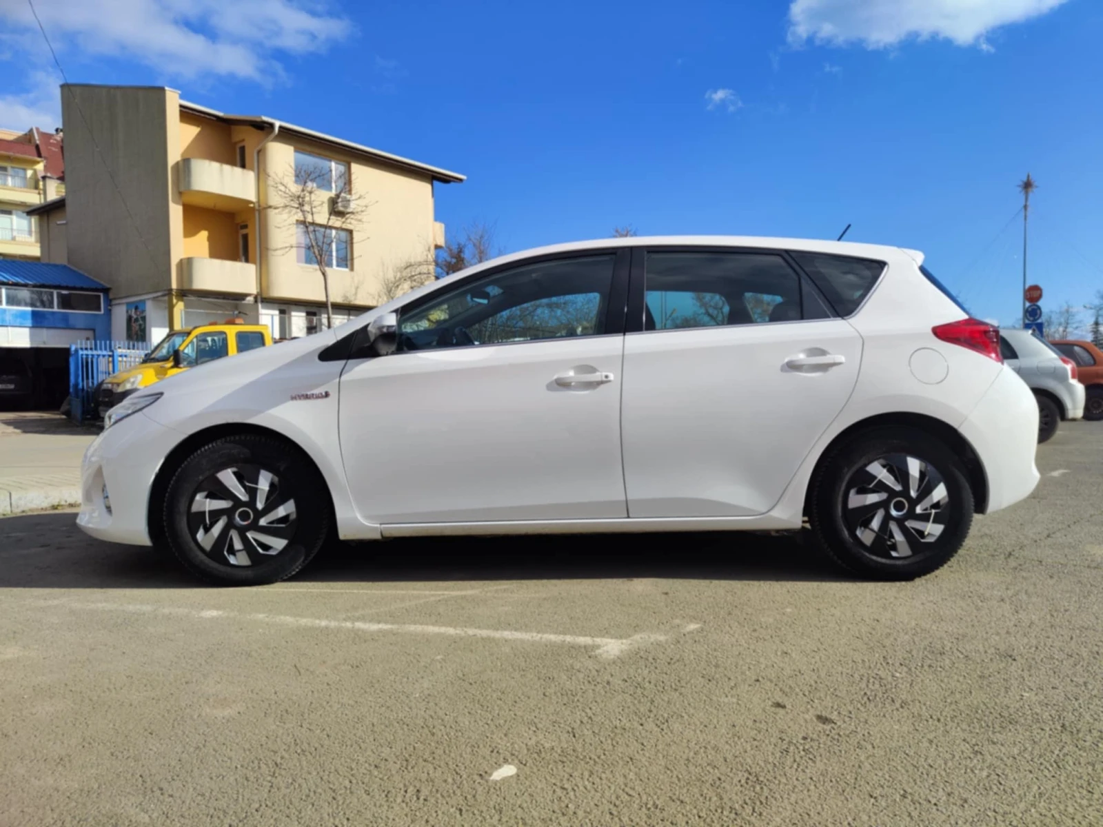 Toyota Auris  - изображение 3