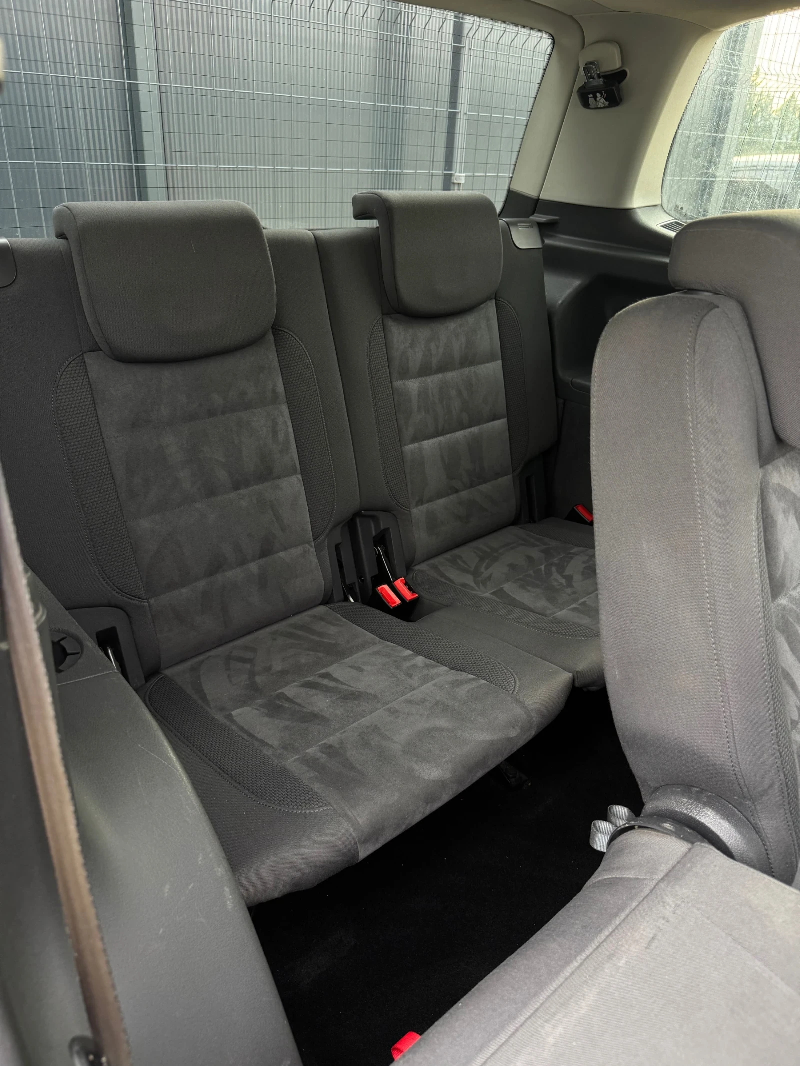 VW Touran 2.0TDI/HIGHLINE/DSG/PANO/6+ 1/, снимка 14 - Автомобили и джипове - 53930691