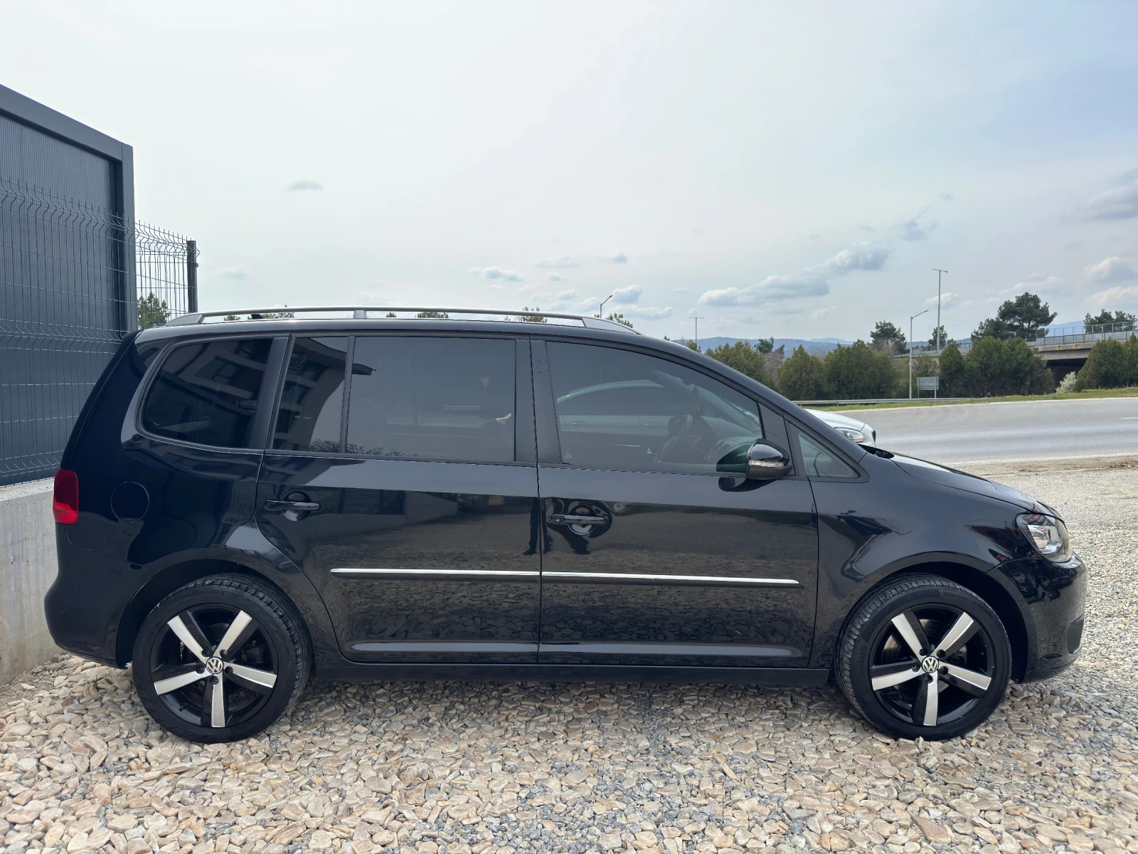 VW Touran 2.0TDI/HIGHLINE/DSG/PANO/6+ 1/, снимка 4 - Автомобили и джипове - 53930691