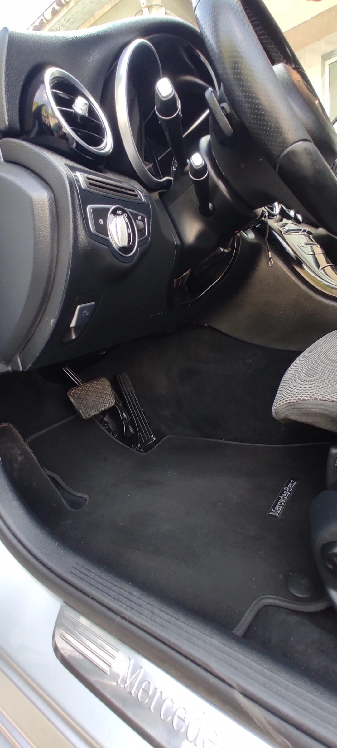 Mercedes-Benz C 220 Premium AMG, снимка 7 - Автомобили и джипове - 54065810