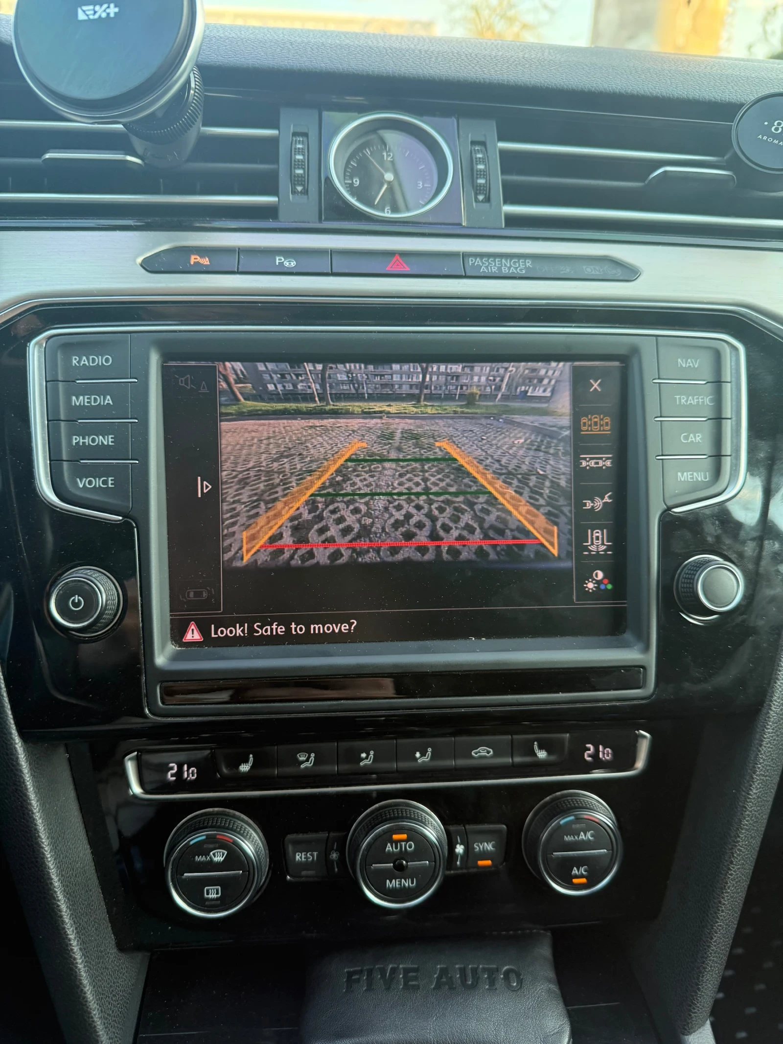 VW Passat BiTDI / 4x4 / DIGITAL /7 DSG / FUL LED, снимка 8 - Автомобили и джипове - 54305578