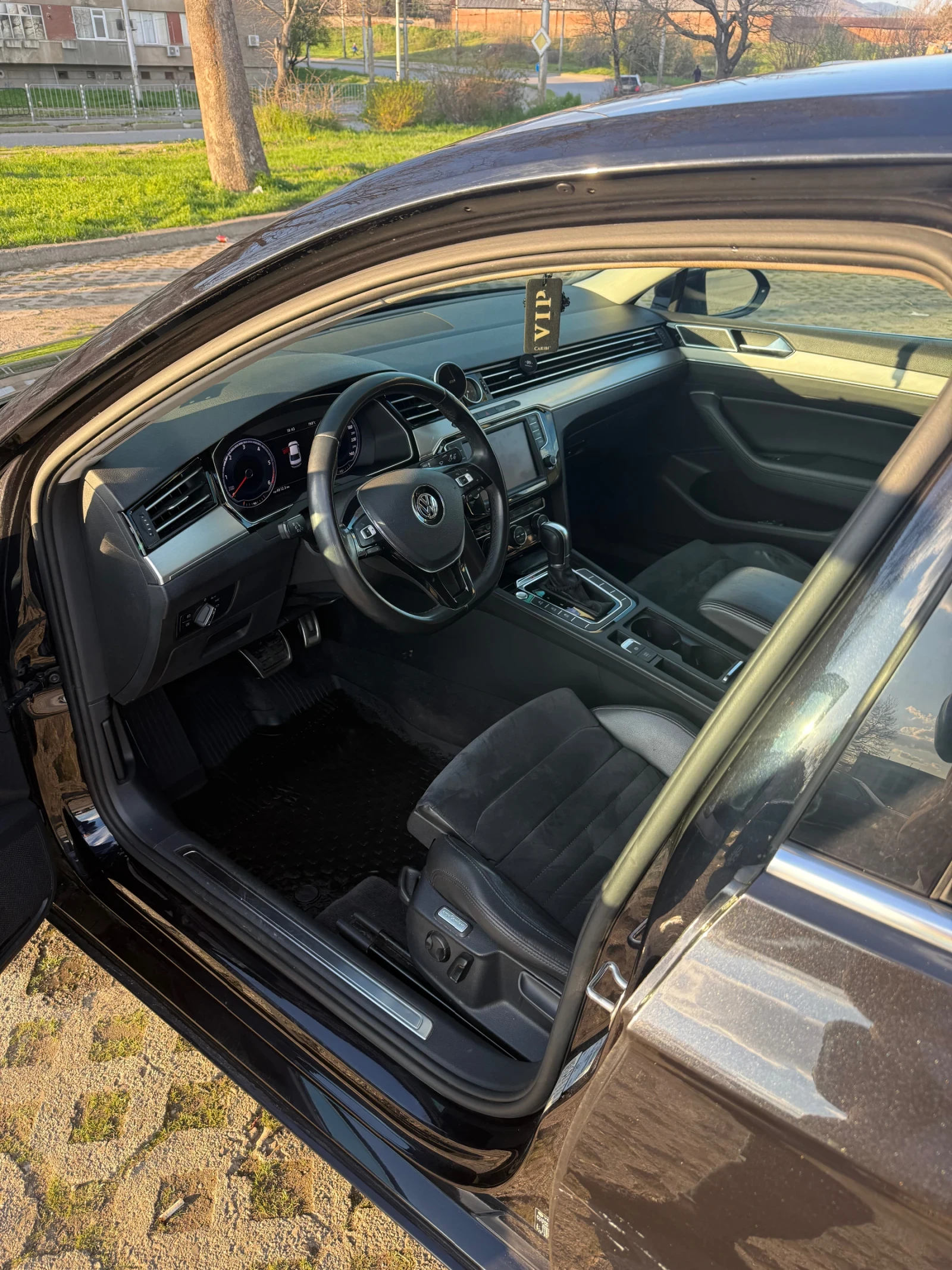 VW Passat BiTDI / 4x4 / DIGITAL /7 DSG / FUL LED, снимка 4 - Автомобили и джипове - 54305578